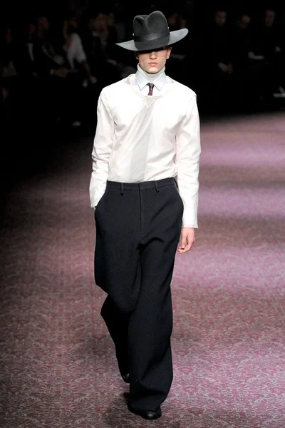 Look 32